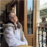 Titulada en bachillerato científico. Profesora con ganas de enseñar una asignatura tan bonita como la biología a todos los niños.